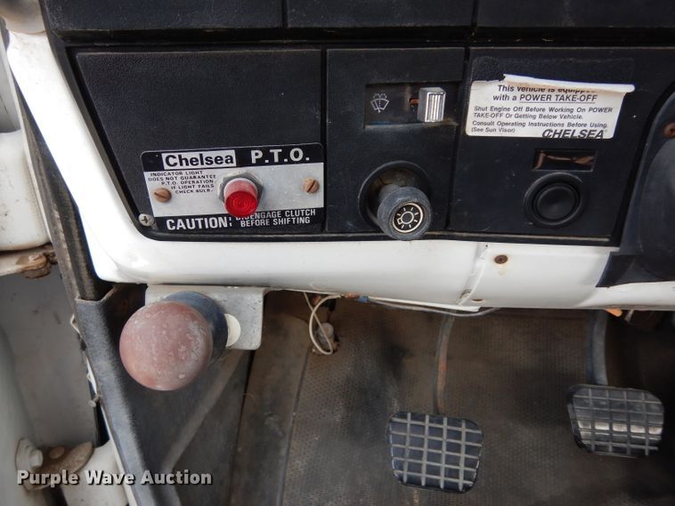 image for item DG6321 1989 GMC Sierra  bucket truck