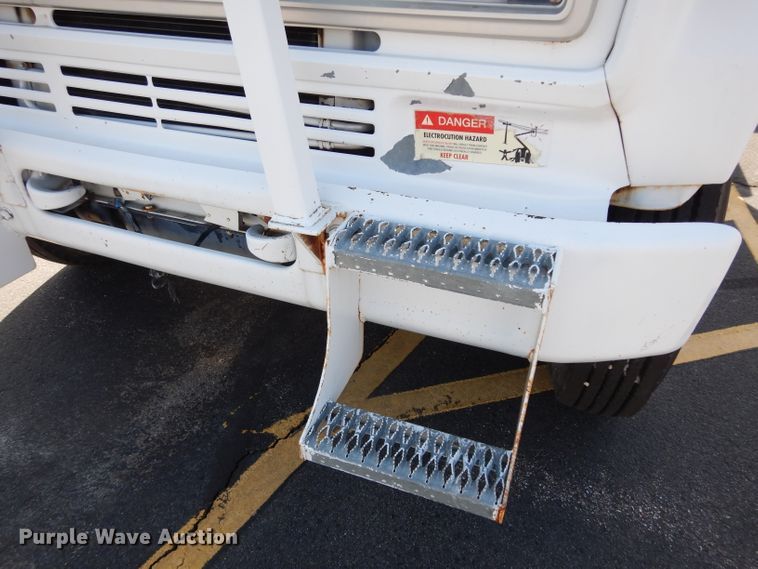 image for item DG6321 1989 GMC Sierra  bucket truck