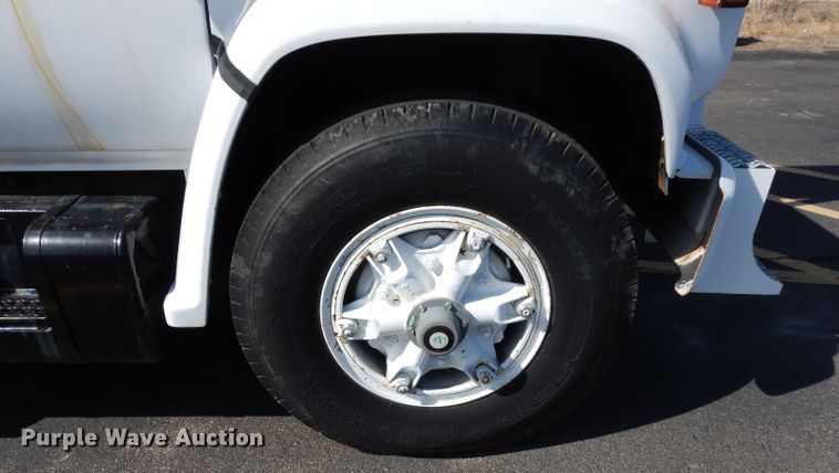 image for item DG6321 1989 GMC Sierra  bucket truck