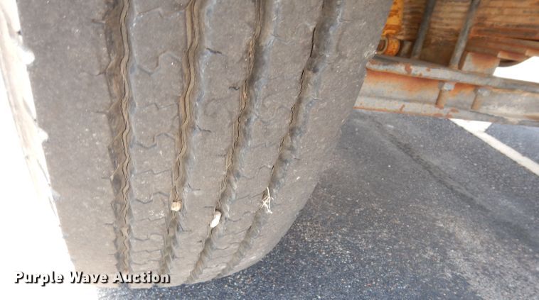 image for item DG6321 1989 GMC Sierra  bucket truck