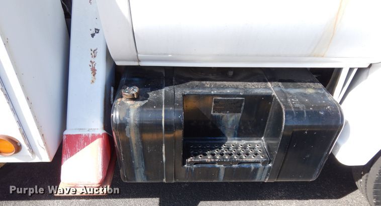 image for item DG6321 1989 GMC Sierra  bucket truck