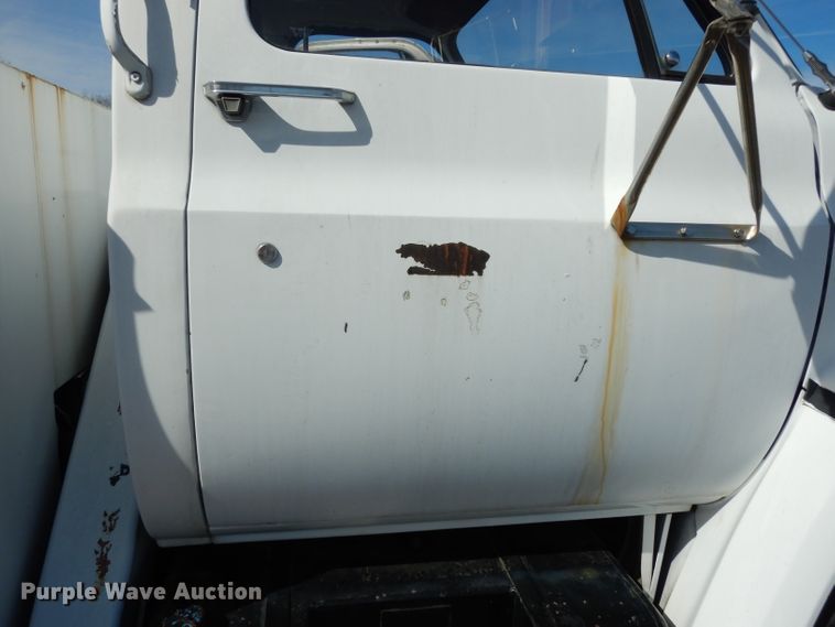 image for item DG6321 1989 GMC Sierra  bucket truck
