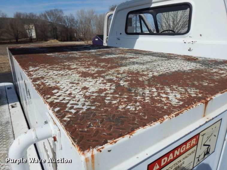 image for item DG6321 1989 GMC Sierra  bucket truck