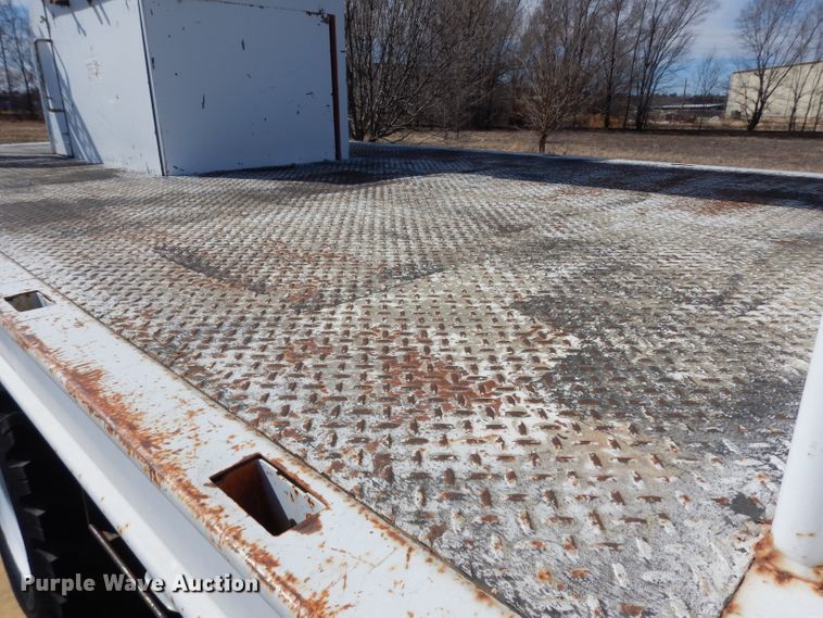 image for item DG6321 1989 GMC Sierra  bucket truck