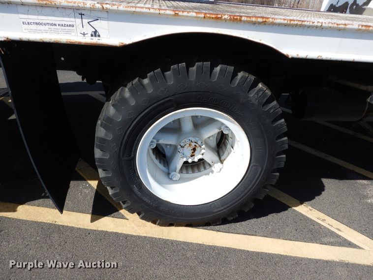 image for item DG6321 1989 GMC Sierra  bucket truck