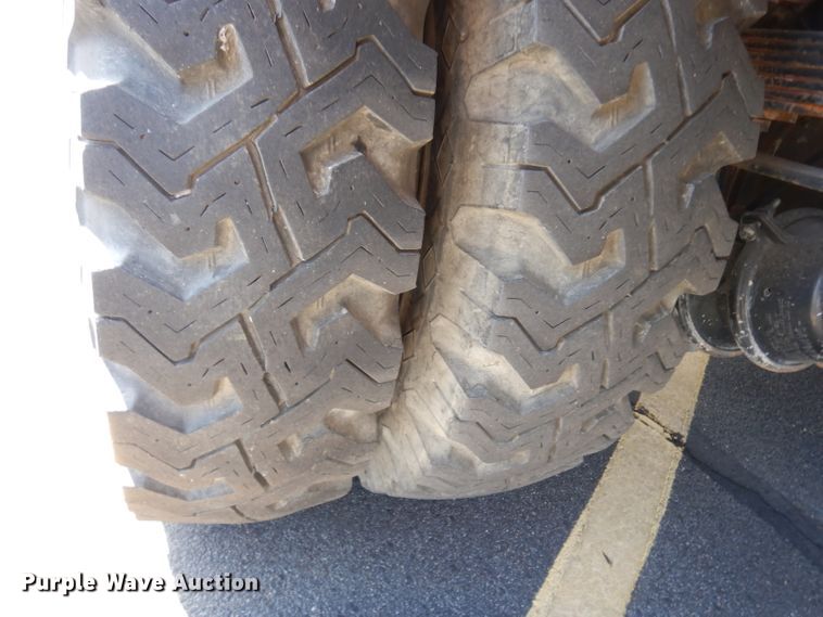 image for item DG6321 1989 GMC Sierra  bucket truck