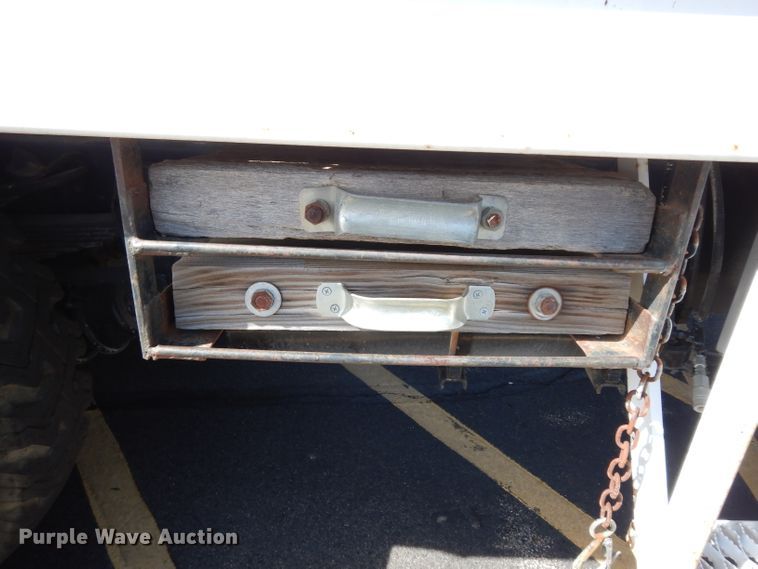 image for item DG6321 1989 GMC Sierra  bucket truck