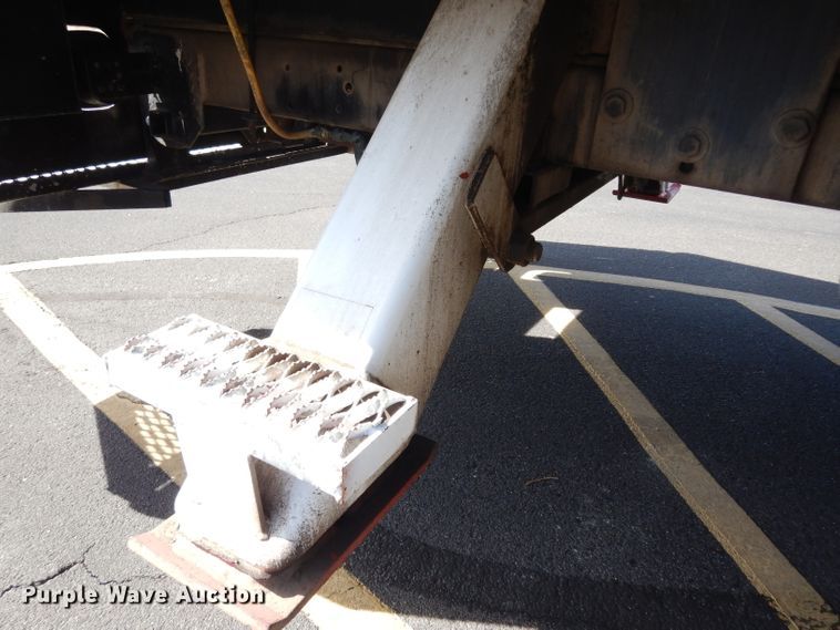 image for item DG6321 1989 GMC Sierra  bucket truck