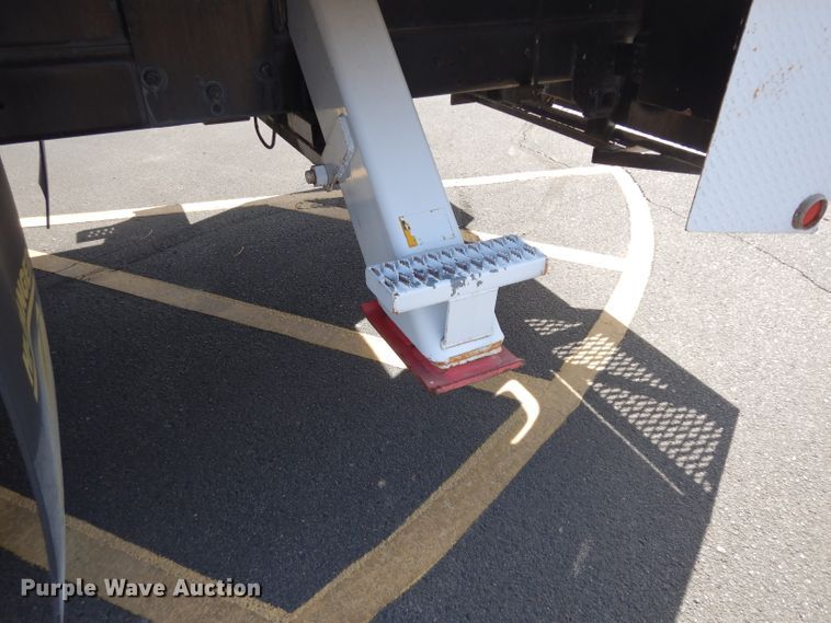 image for item DG6321 1989 GMC Sierra  bucket truck