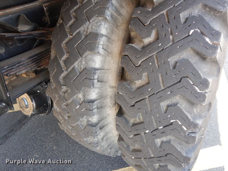 image for item DG6321 1989 GMC Sierra  bucket truck