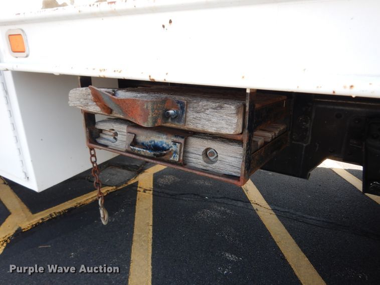 image for item DG6321 1989 GMC Sierra  bucket truck