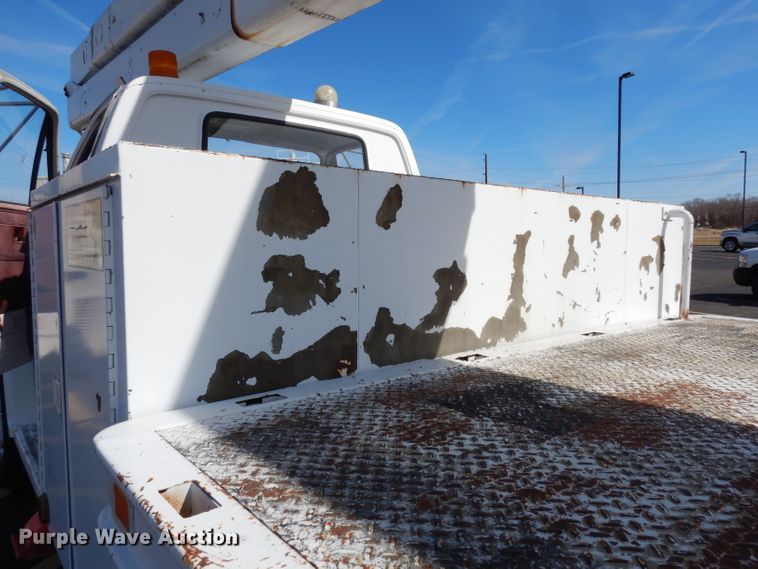 image for item DG6321 1989 GMC Sierra  bucket truck