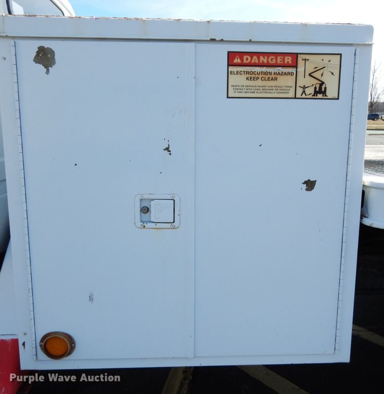 image for item DG6321 1989 GMC Sierra  bucket truck