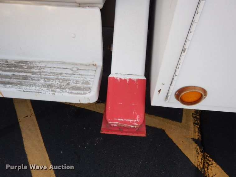 image for item DG6321 1989 GMC Sierra  bucket truck