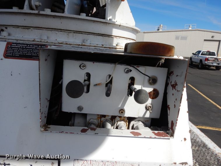image for item DG6321 1989 GMC Sierra  bucket truck
