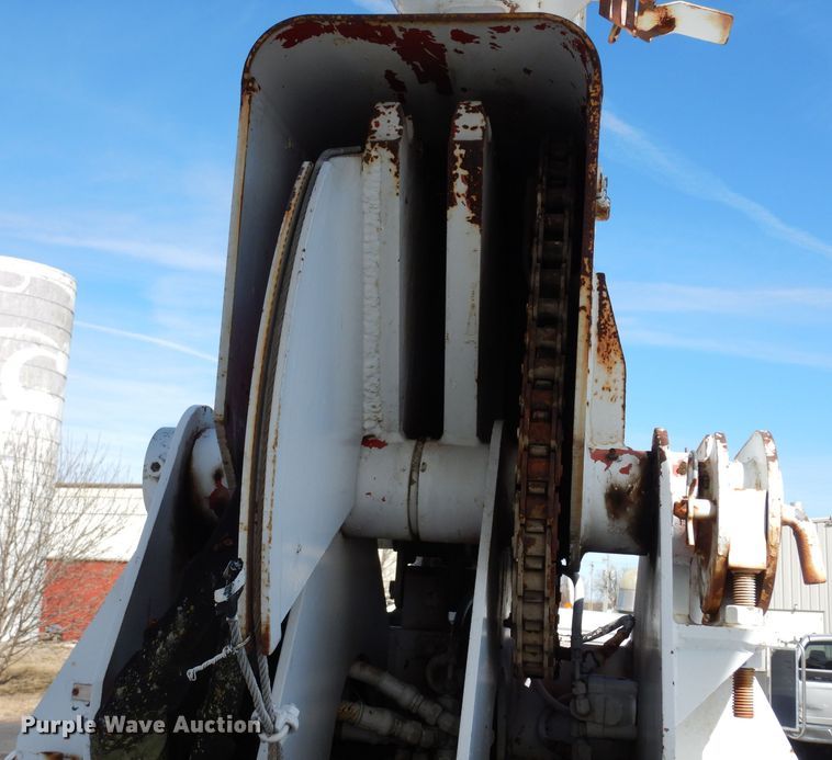 image for item DG6321 1989 GMC Sierra  bucket truck