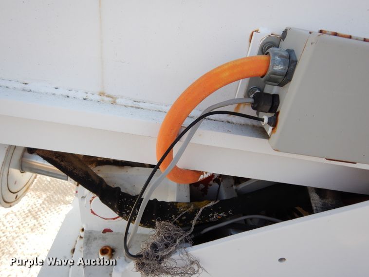 image for item DG6321 1989 GMC Sierra  bucket truck