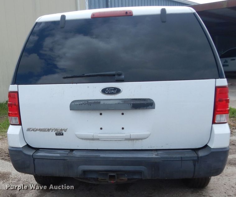 image for item DG6764 2004 Ford Expedition XLT  SUV