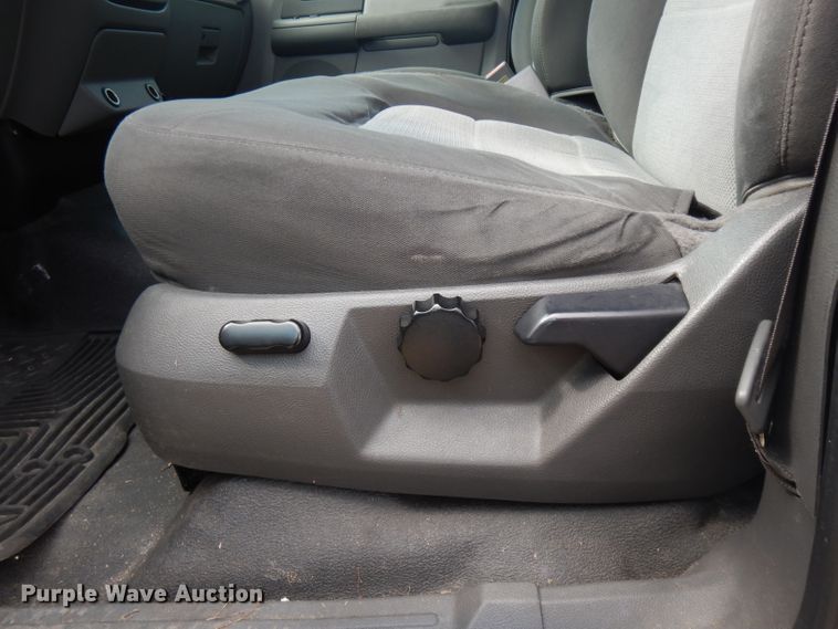 image for item DG6764 2004 Ford Expedition XLT  SUV