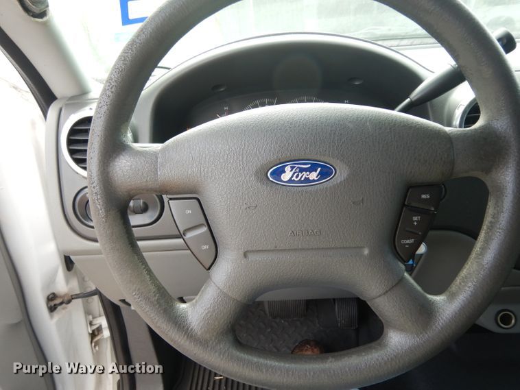 image for item DG6764 2004 Ford Expedition XLT  SUV