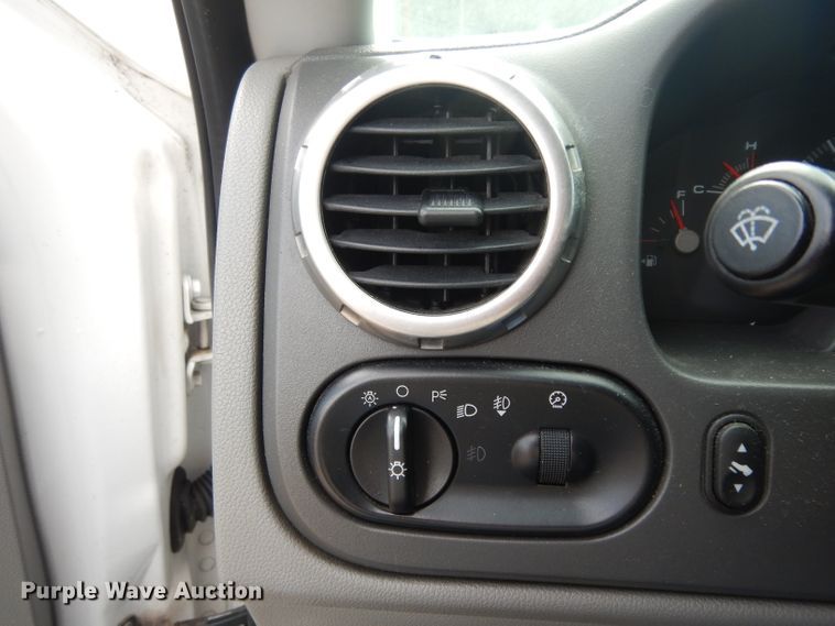 image for item DG6764 2004 Ford Expedition XLT  SUV