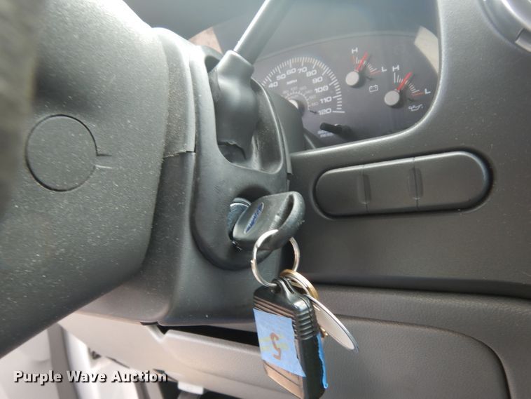 image for item DG6764 2004 Ford Expedition XLT  SUV