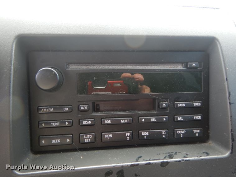 image for item DG6764 2004 Ford Expedition XLT  SUV