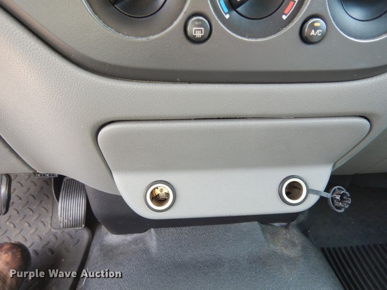 image for item DG6764 2004 Ford Expedition XLT  SUV