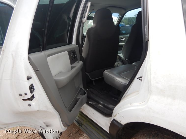 image for item DG6764 2004 Ford Expedition XLT  SUV
