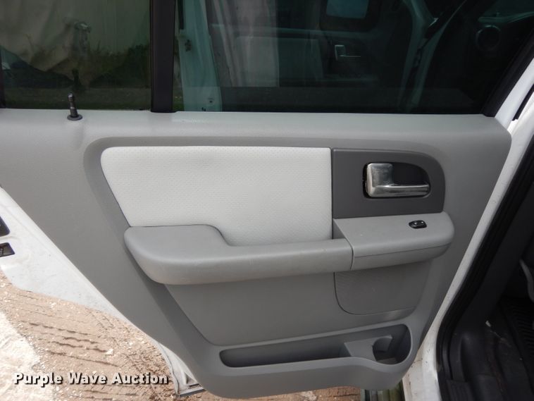 image for item DG6764 2004 Ford Expedition XLT  SUV