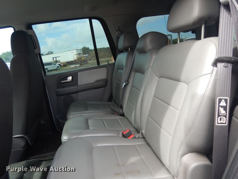 image for item DG6764 2004 Ford Expedition XLT  SUV