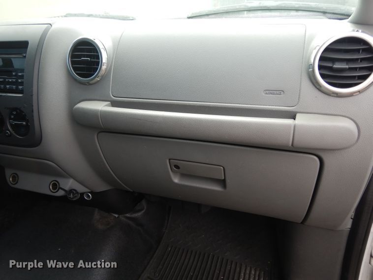 image for item DG6764 2004 Ford Expedition XLT  SUV