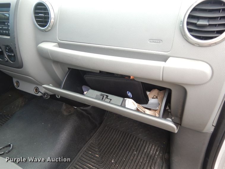 image for item DG6764 2004 Ford Expedition XLT  SUV