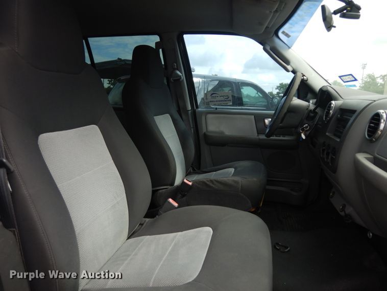 image for item DG6764 2004 Ford Expedition XLT  SUV