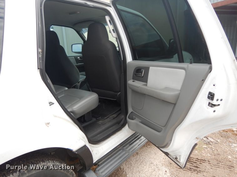 image for item DG6764 2004 Ford Expedition XLT  SUV