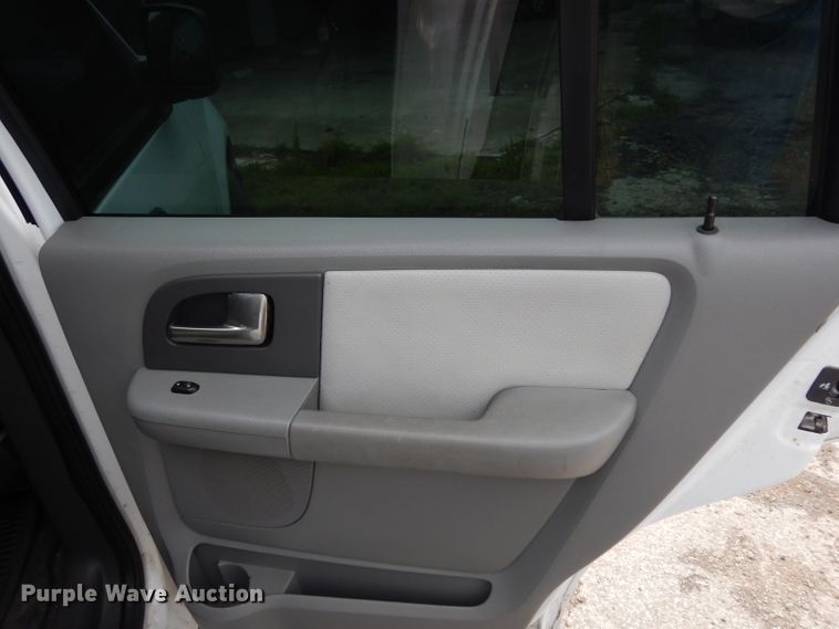 image for item DG6764 2004 Ford Expedition XLT  SUV