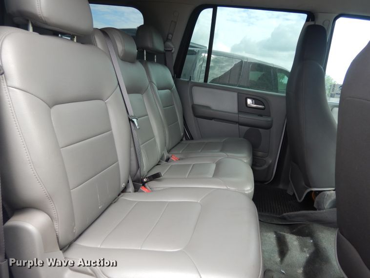 image for item DG6764 2004 Ford Expedition XLT  SUV