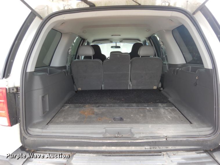 image for item DG6764 2004 Ford Expedition XLT  SUV