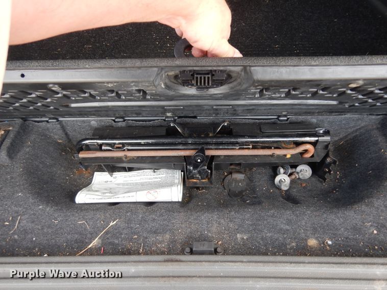 image for item DG6764 2004 Ford Expedition XLT  SUV