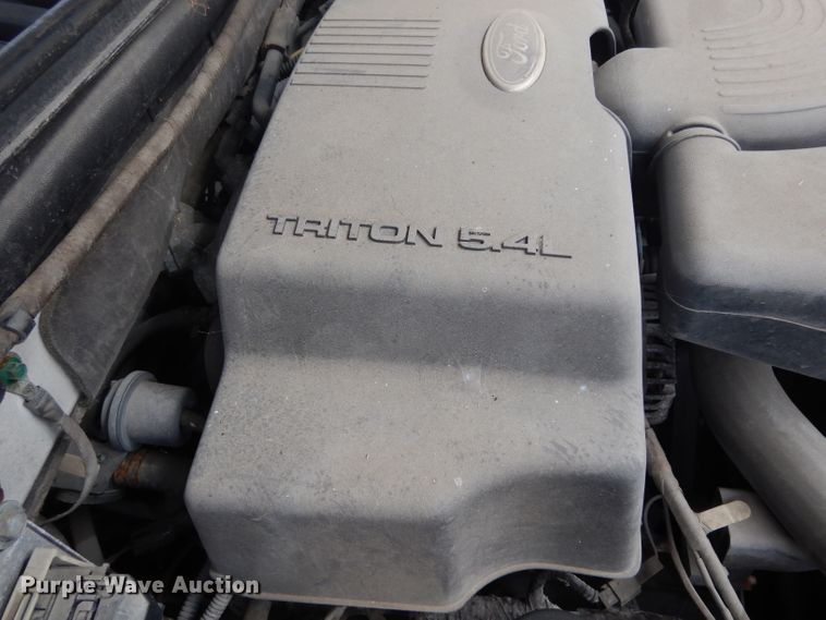 image for item DG6764 2004 Ford Expedition XLT  SUV