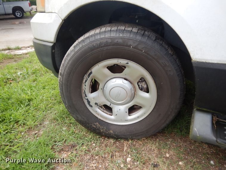 image for item DG6764 2004 Ford Expedition XLT  SUV