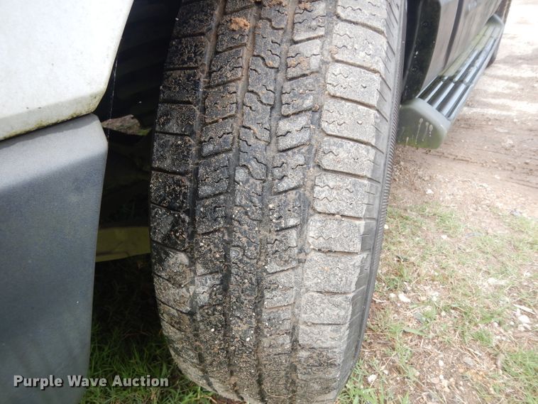 image for item DG6764 2004 Ford Expedition XLT  SUV