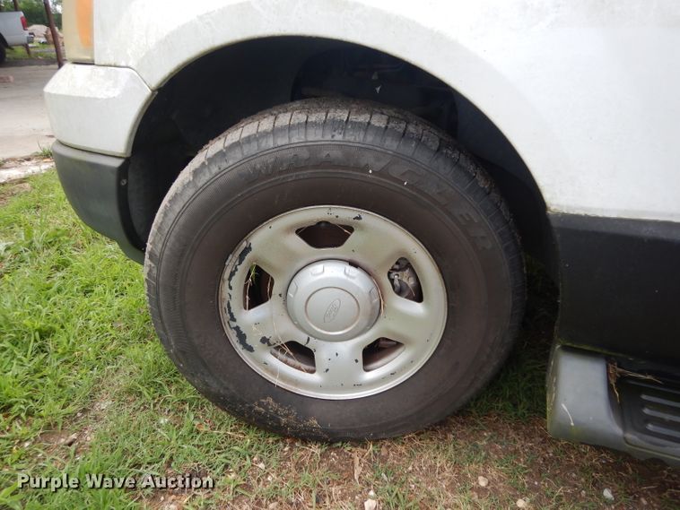 image for item DG6764 2004 Ford Expedition XLT  SUV