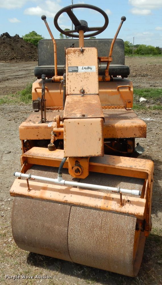 image for item DG6770 2001 LeeBoy 300  double drum vibratory roller