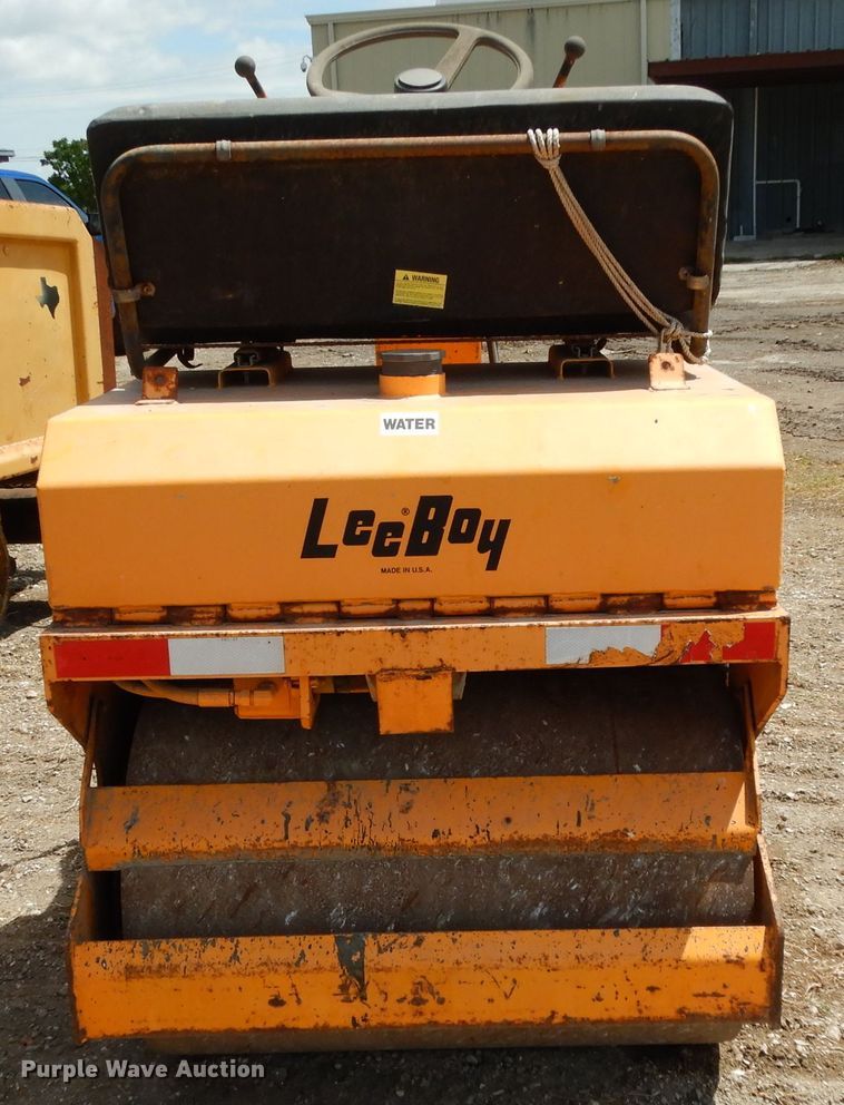 image for item DG6770 2001 LeeBoy 300  double drum vibratory roller