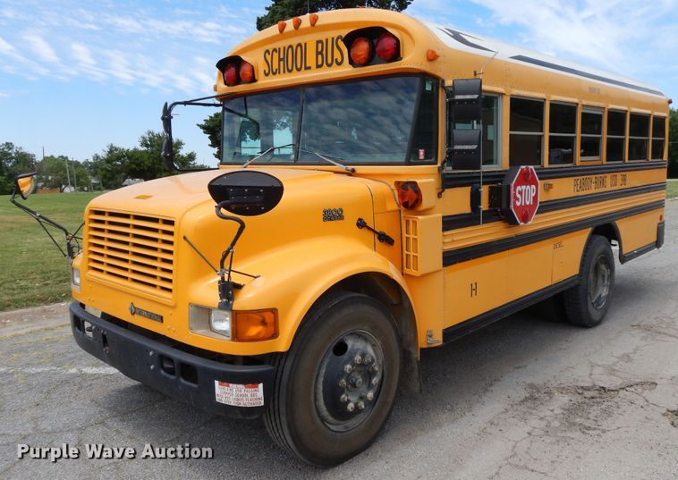 image for item DG7766 2001 International 3800  school bus