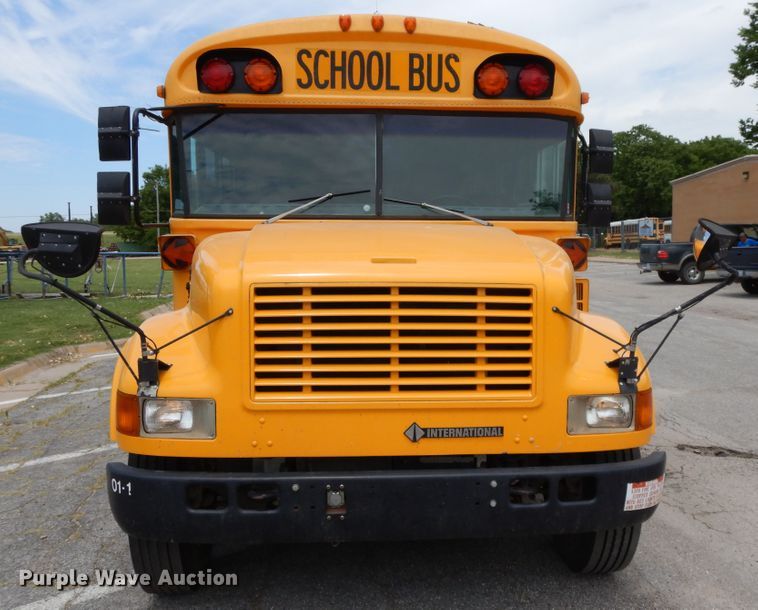 image for item DG7766 2001 International 3800  school bus