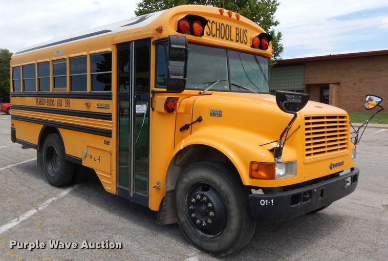 image for item DG7766 2001 International 3800  school bus