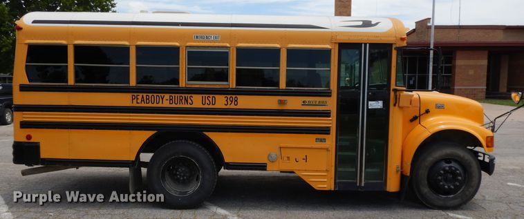 image for item DG7766 2001 International 3800  school bus