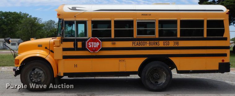 image for item DG7766 2001 International 3800  school bus